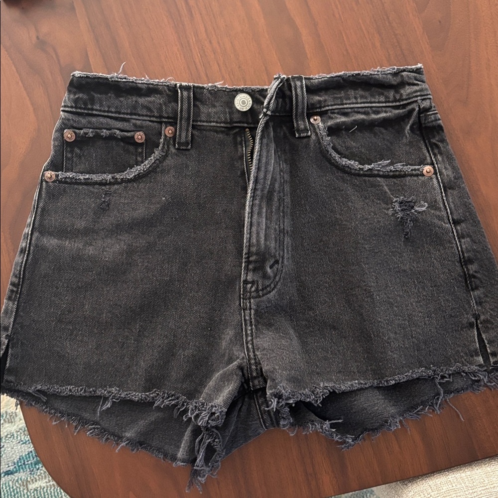 Abercrombie & Fitch The Mom Short High Rise